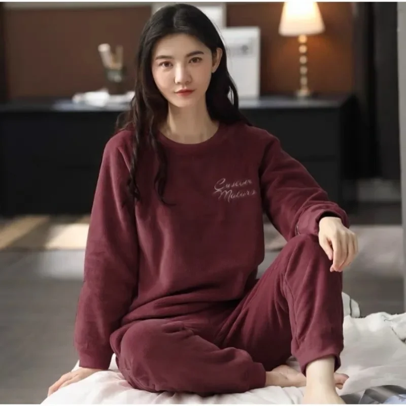 Warm Sleepwear for Winterthick - Winter Clothing Offer recension och pris